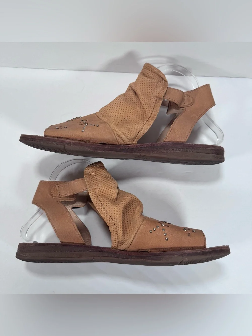 Miz Mooz Fifi Wheat Tan Leather Studded Ankle Strap Gladiator Sandals Size 10
